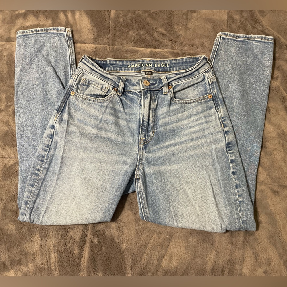 American Eagle Strigid Mom Jeans Size 2 Short Length